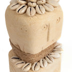 Sculpture en bois ornée de coquillages et de twine pour La Pierre de Sumba #30