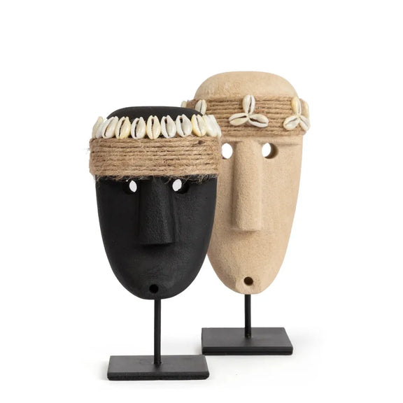 Deux masques tribaux décoratifs en pierre pour la pièce La Pierre de Sumba #35