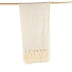 Plaid en coton beige avec franges et bordure macramé, 135x270 cm