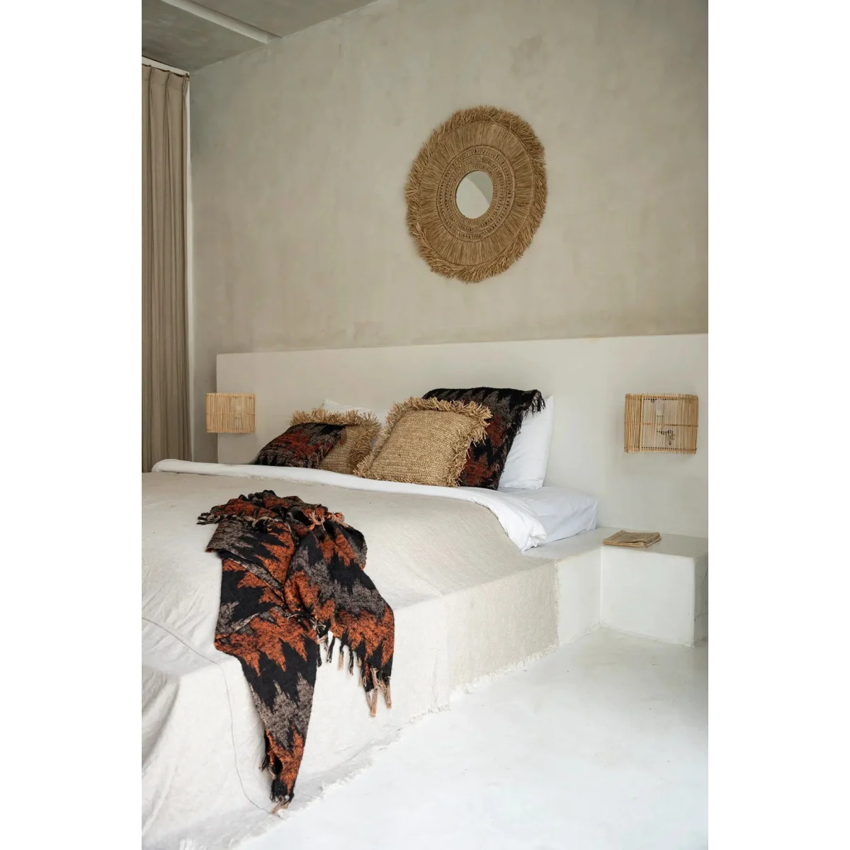 Plaid en coton tissé noir et orange motif géométrique avec franges