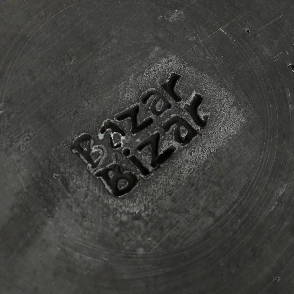 Plaque classique brûlée noir avec texte gravé Bazar Bizar pour décoration intérieure