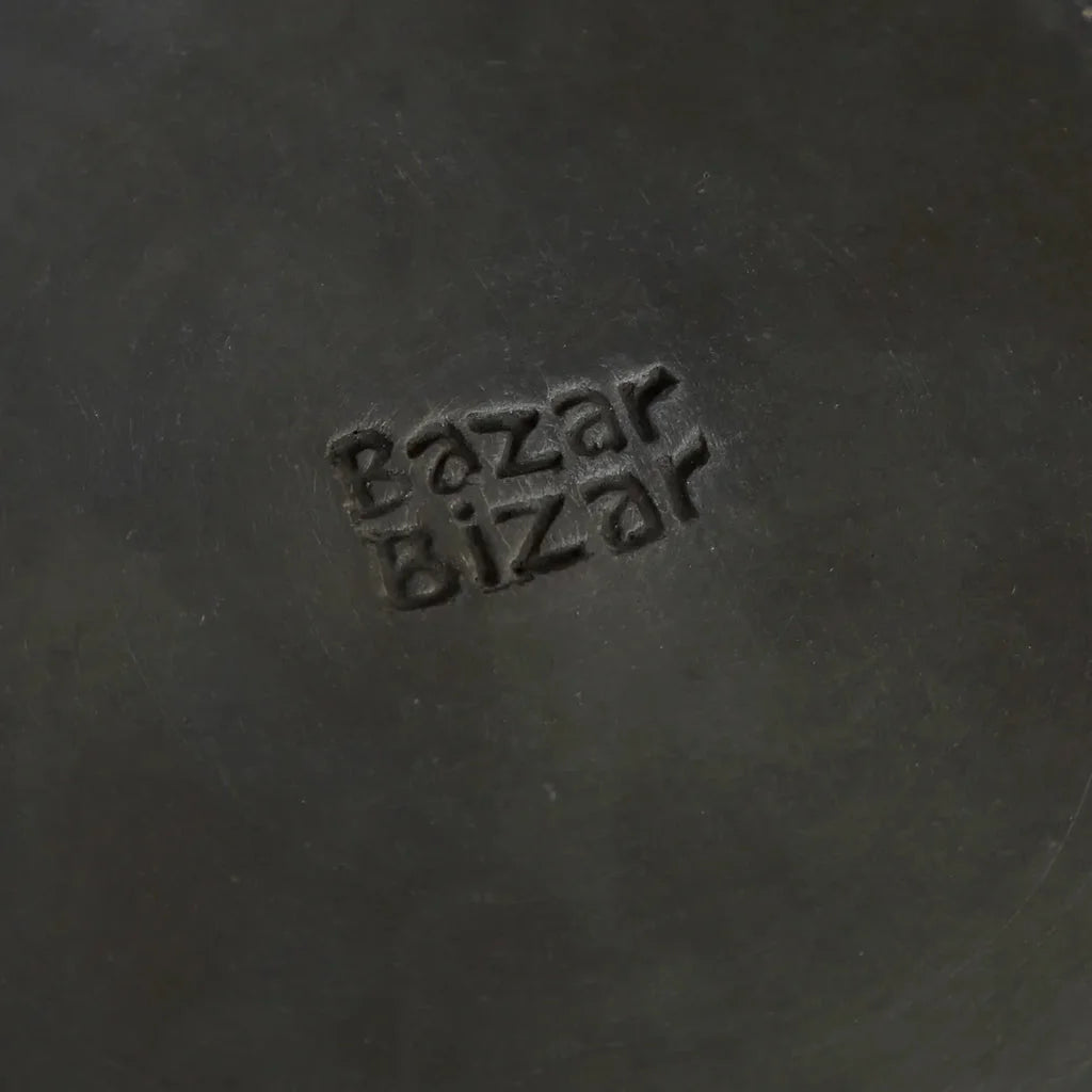 Plaque classique brûlée Noire avec texte embossé Bazar Bizar pour décoration