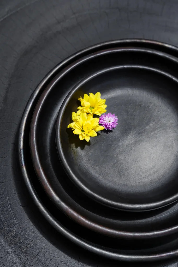 Bol avec fleurs concentriques noires pour La Plaque Classique Brûlée Noire L