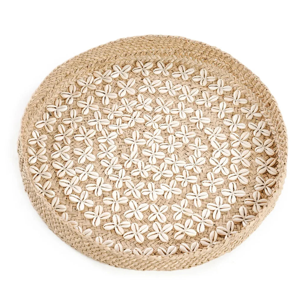 Tapis rond en tissage avec motif de coquillages cowrie, modèle Costa Blanc naturel
