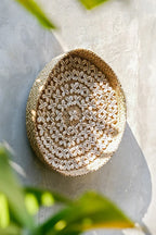 Panier rond en tissage avec motif coquillage cowrie pour La plaque de coquillage Costa