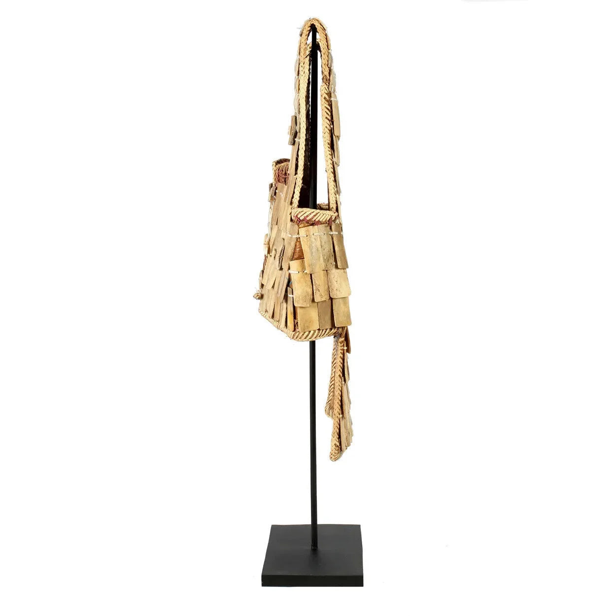 Sac en fibres naturelles tressé avec pièces en coquillage ou bois, style tribal