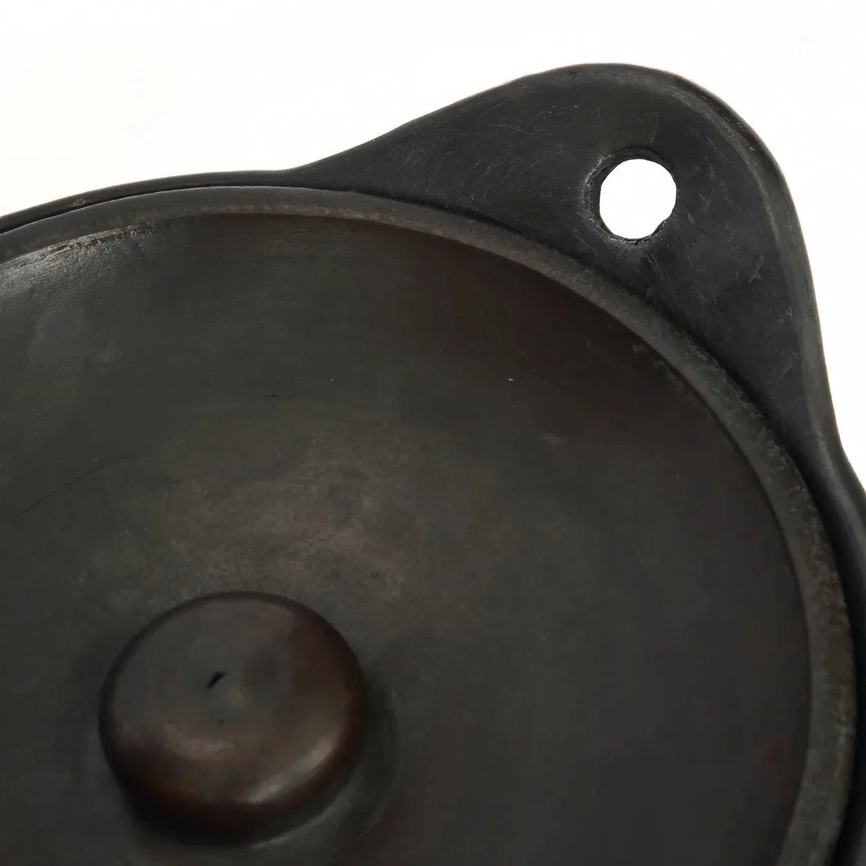 Plat rond en terre cuite noire avec couvercle – 26x21 cm