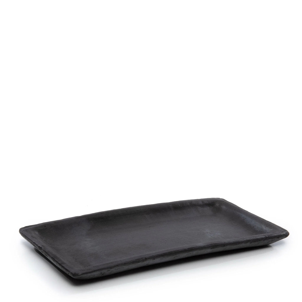 Plateau à sushi rectangulaire en terre cuite noire avec aspect mat optimal pour présentation