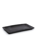 Plateau à sushi rectangulaire en terre cuite noire avec aspect mat optimal pour présentation