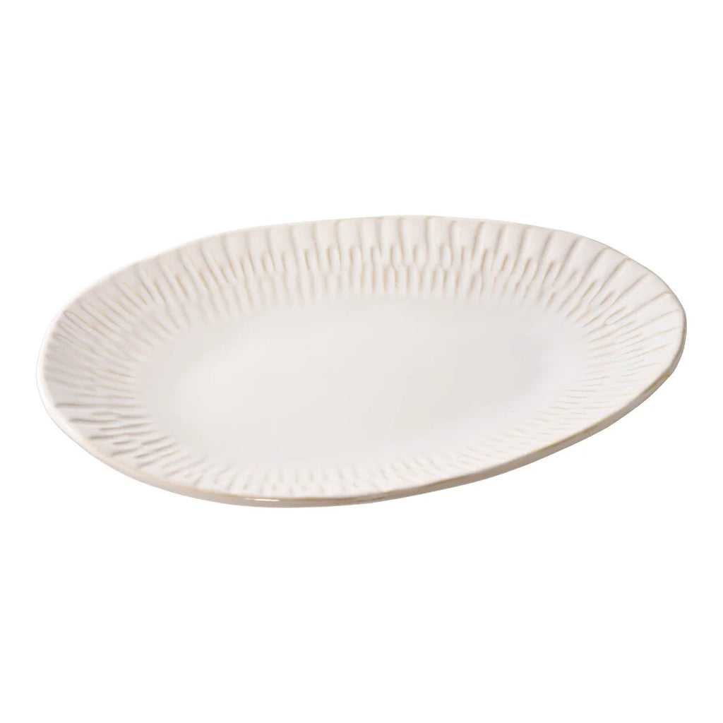 Plateau ovale en céramique blanche striée à bord texturé brillant