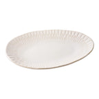 Plateau ovale en céramique blanche striée à bord texturé brillant