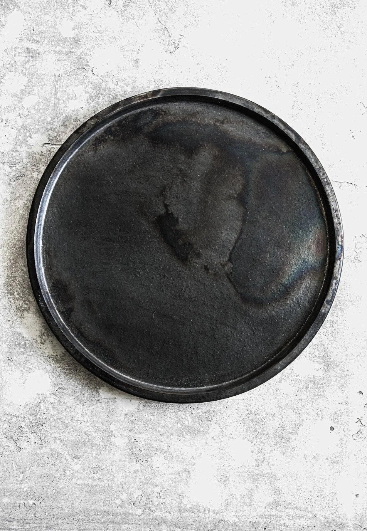 Plateau rond en terre cuite noire finition mate – Ø26 cm