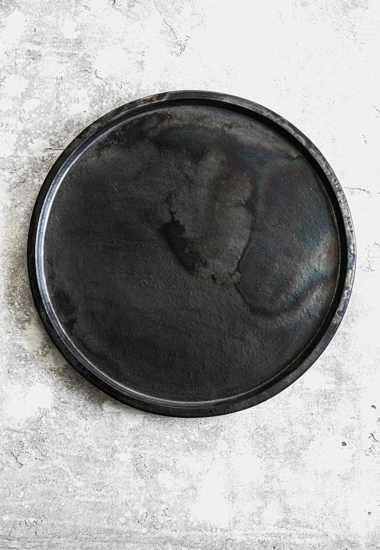Plaque de cuisson ronde en fonte noire avec finition mate, diamètre 26 cm