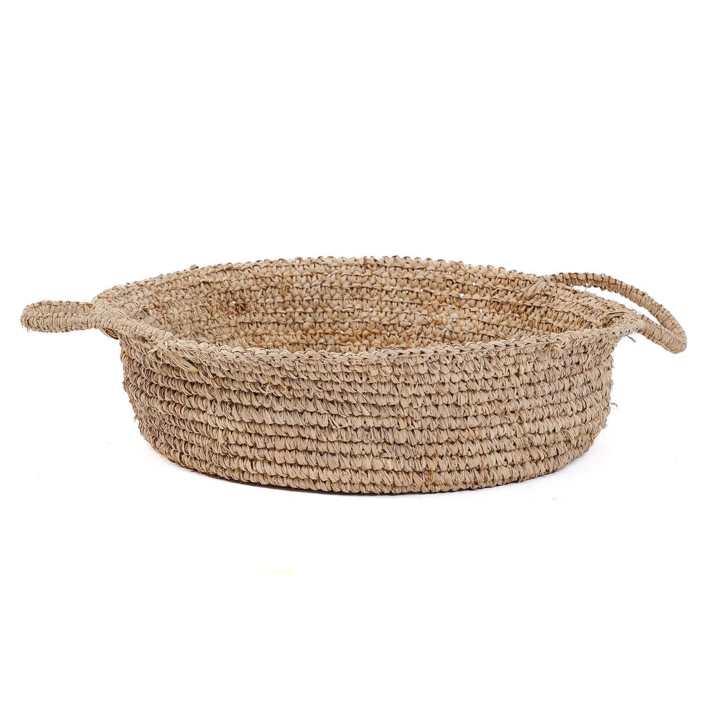 Panier rond en raphia naturel avec poignées, parfait pour la décoration ou le rangement