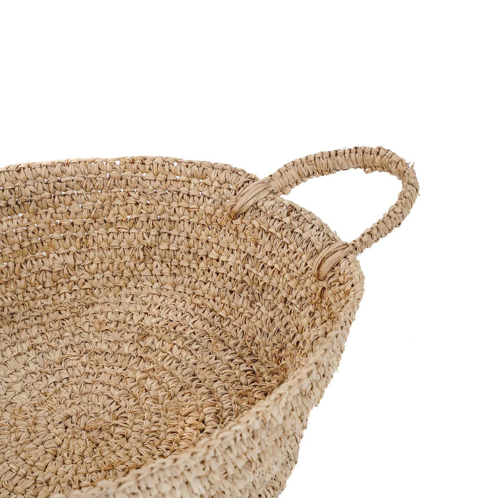 Panier en raphia naturel avec poignée, parfait pour la décoration ou le rangement