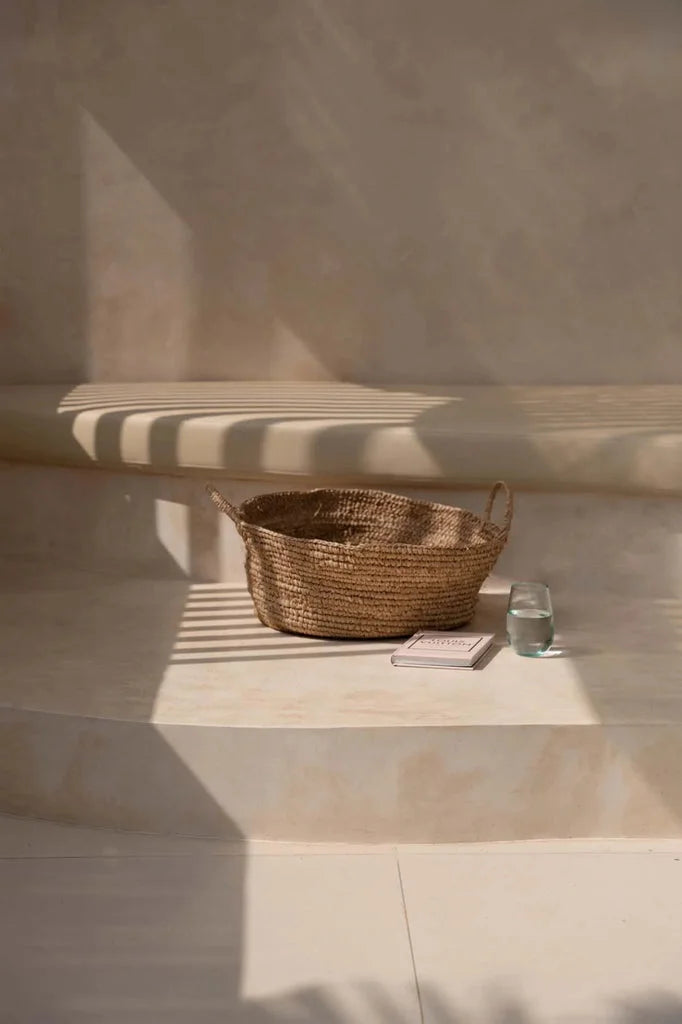 Panier en raphia tissé naturel pour la décoration ou le rangement