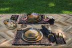 Table rustique en plein air avec pochette à couverts en coton noir cuivre