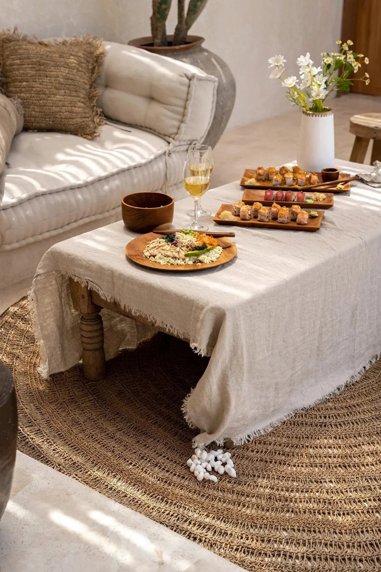 Table basse en lin avec nourriture, ensemble de 4, aspect naturel coquillages blancs