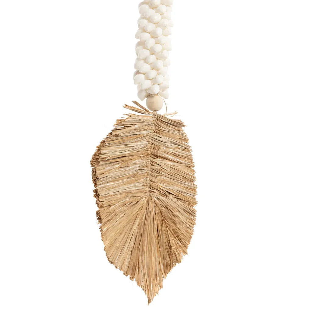 Guirlande de feuilles en paille et boules en feutre pour la décoration naturelle