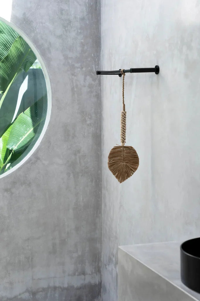 Brosse en forme de feuille en raphia naturel crème pour nettoyage ou décoration