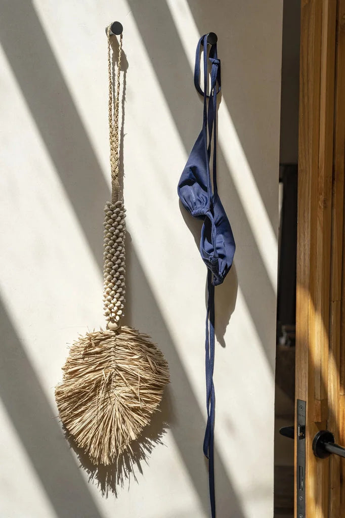 Ventilateur décoratif mural avec maillot de bain dans le produit Le pompon en coquillage de raphia naturel crème