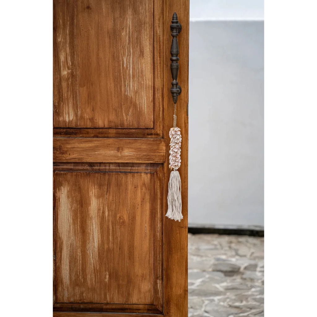 Tirette de porte en macramé avec pompon, coquillages et coton écru rose