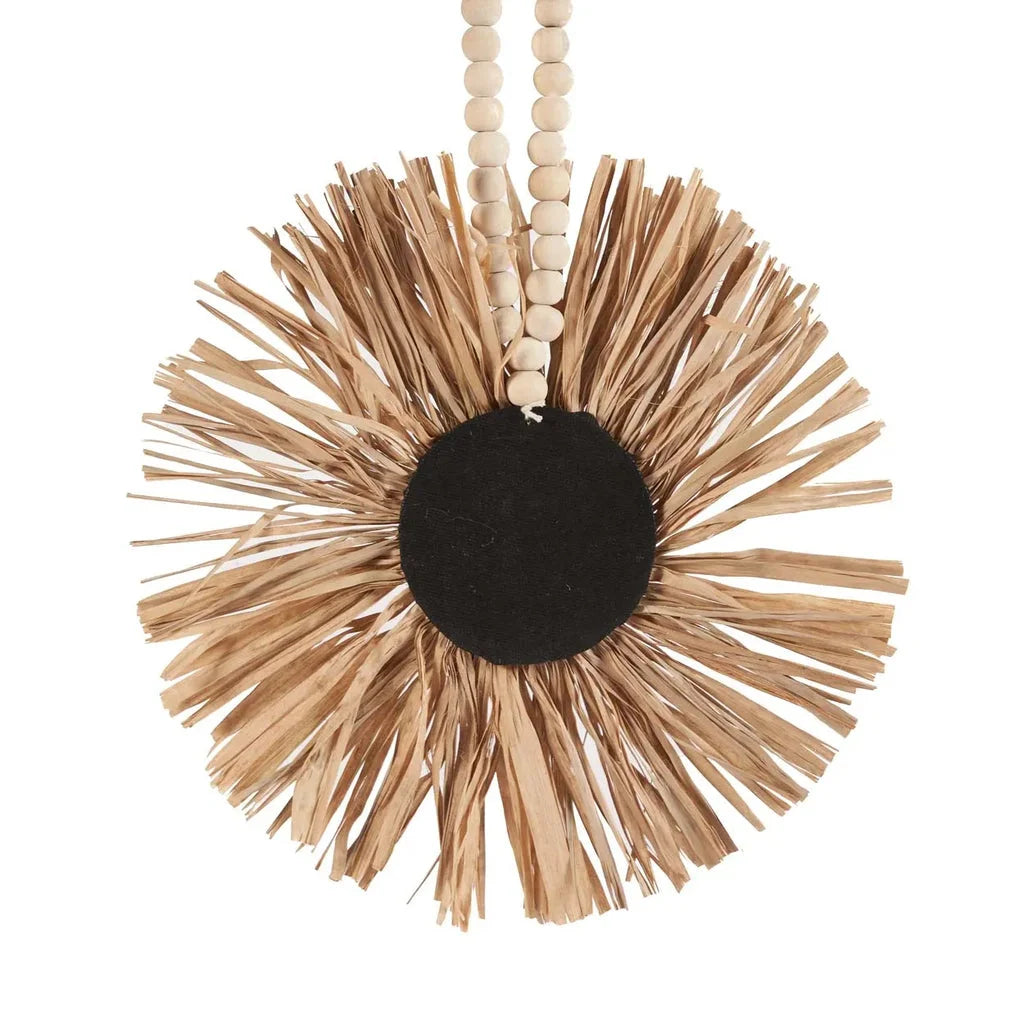 Décoration ronde en raphia et bois pour le produit Le pompon en raphia Bunga Naturel