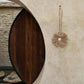 Porte en bois unique avec décoration en paille pour le produit Le pompon en raphia Bunga Naturel