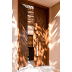 Porte double en bois avec pompon et quincaillerie laiton