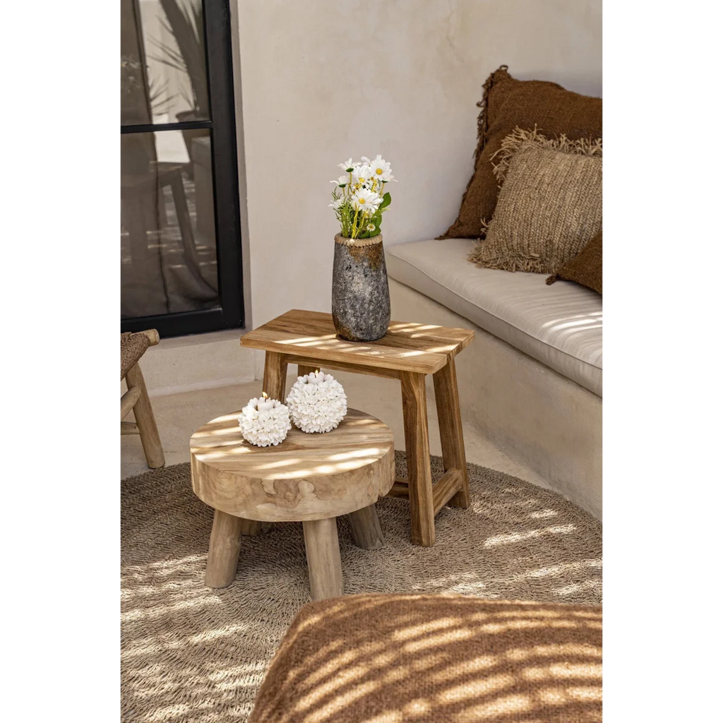 Table basse en bois rustique fini naturel avec porte-bougie coquillages blancs motif floral boule décorative