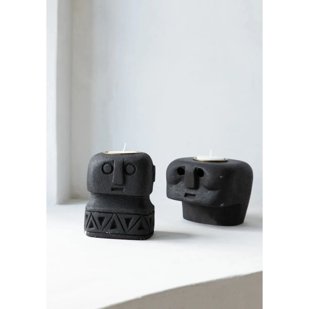 Porte-bougie en grès noir sculpté visage stylisé avec deux supports tête géométrique