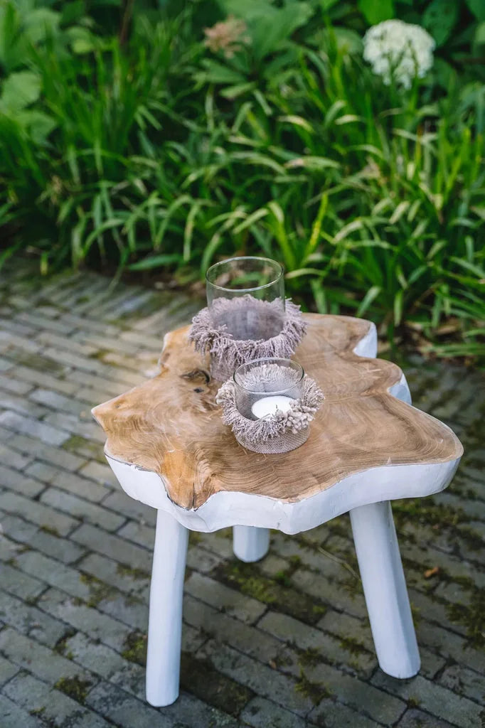 Chaise en bois rustique avec bougies pour le porte-bougie Oh My Gee Béton M