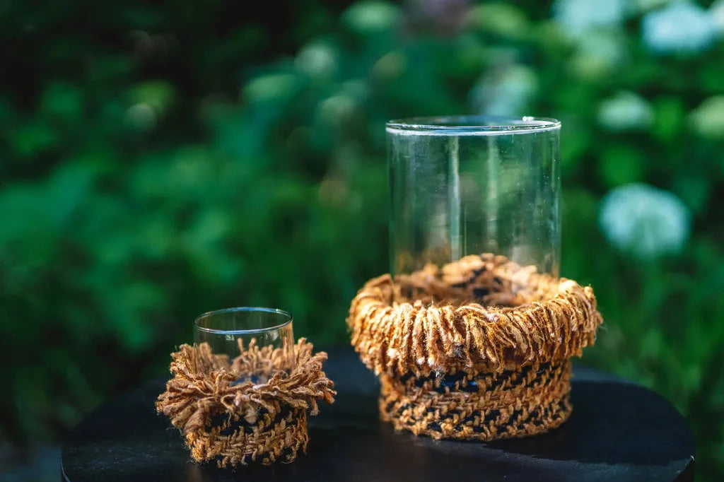 Vases en verre avec manchons en jute tressé pour le porte-bougie Oh My Gee CinnamonB M