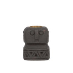 Porte-bougie totem en grès noir sculpté avec motifs géométriques