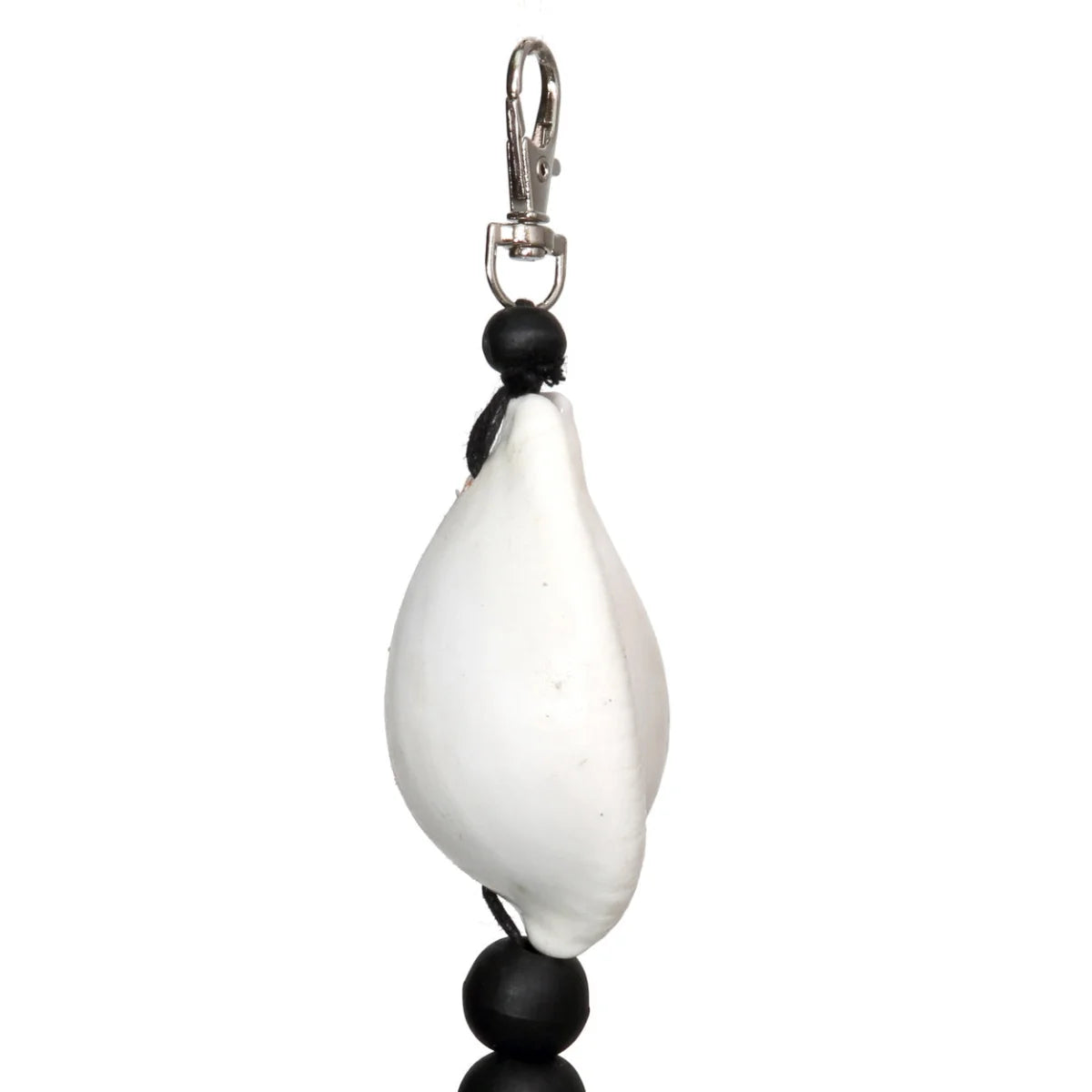 Pendentif goutte blanche avec perles noires et fermoir argenté