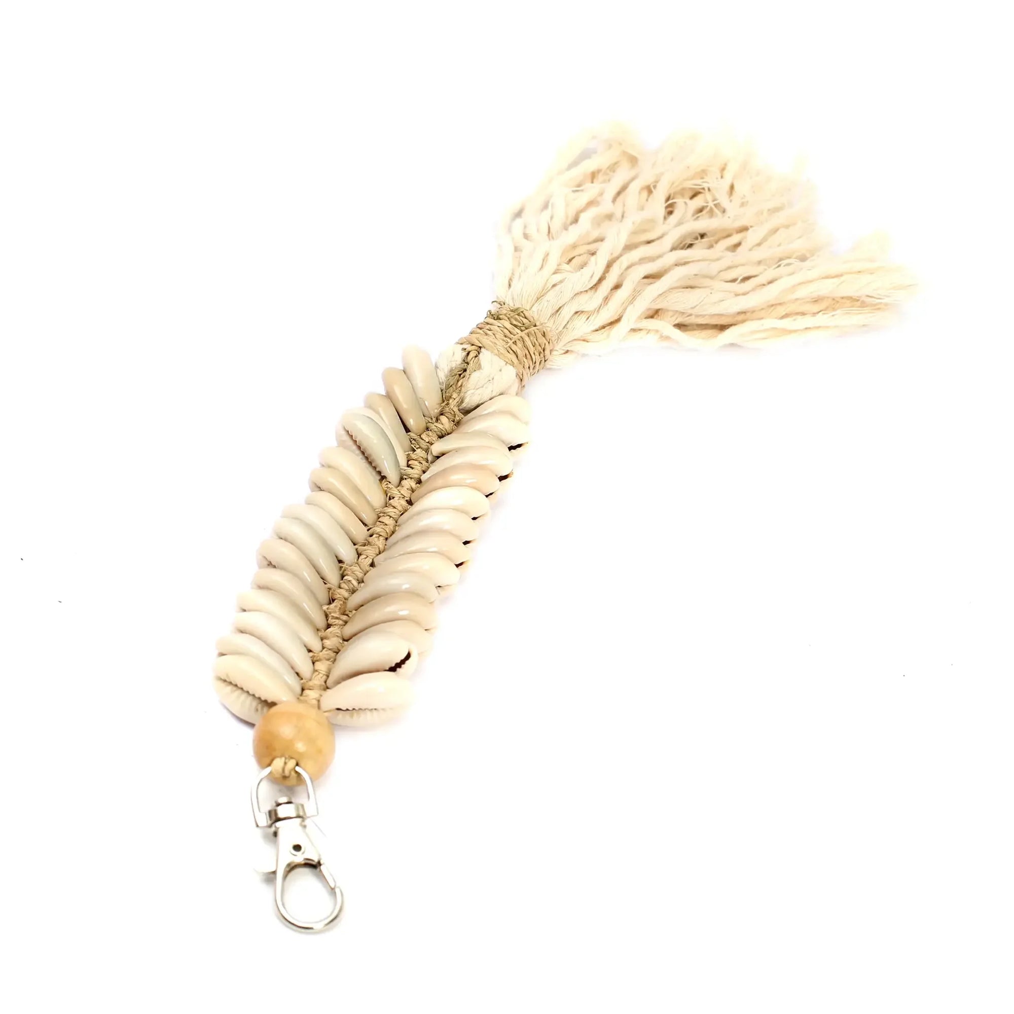 Clé porte-cravate en macramé crème avec coquillage et pompon coton décoratif