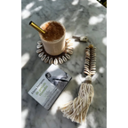 Porte-clés décoratif en macramé crème avec coquillages et pompon coton