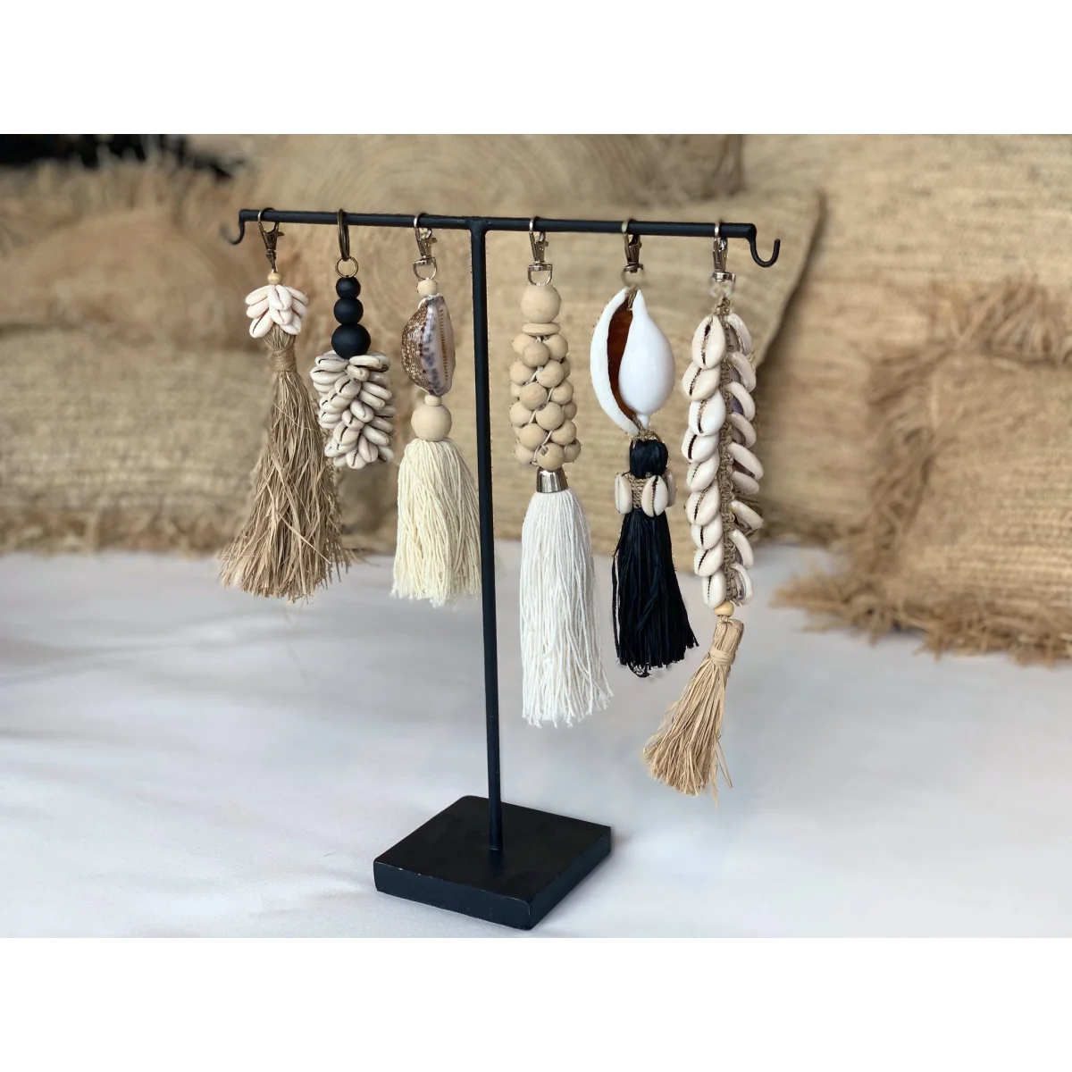 Boucles d’oreilles bohèmes à pompons, coquillages naturels sur support noir