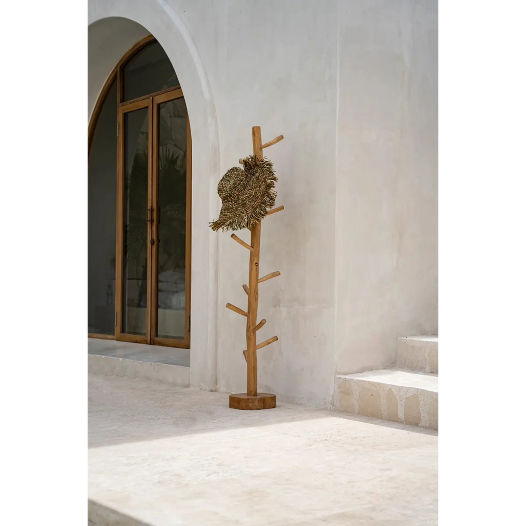 Porte-manteau arborescent en bois de teck naturel avec chapeau en paille suspendu