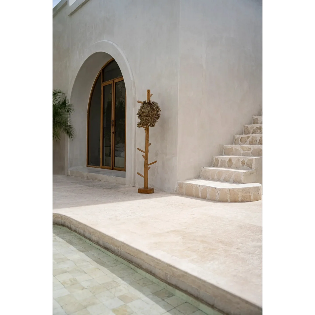 Porte-manteau arborescent en bois de teck naturel avec porte-manteaux décoratif en tissage