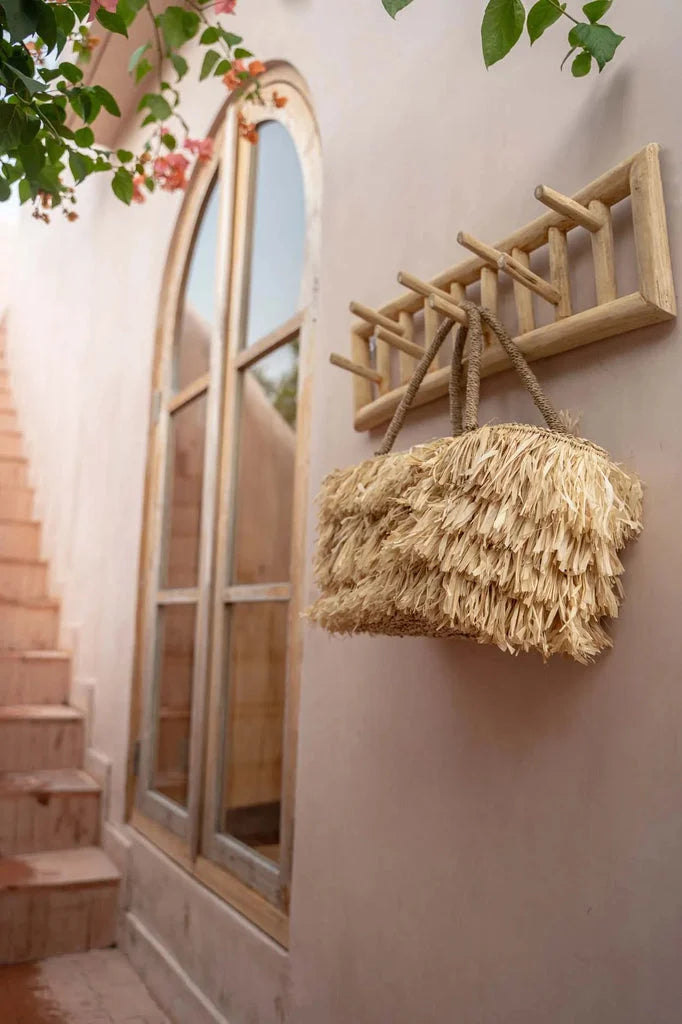 Sac en paille à franges pour le porte-manteau naturel de lîle
