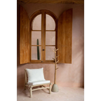 Portemanteau en bois de teck clair base béton forme arbre – H150 cm