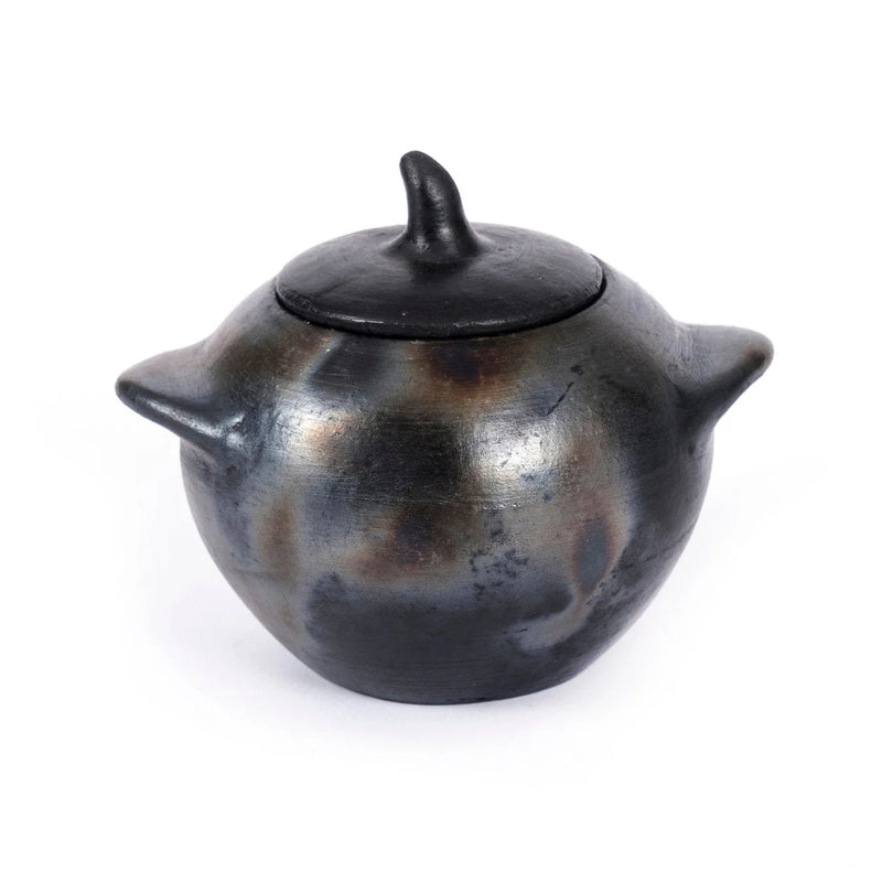 Pot artisanal en terracotta – Finition noire brute