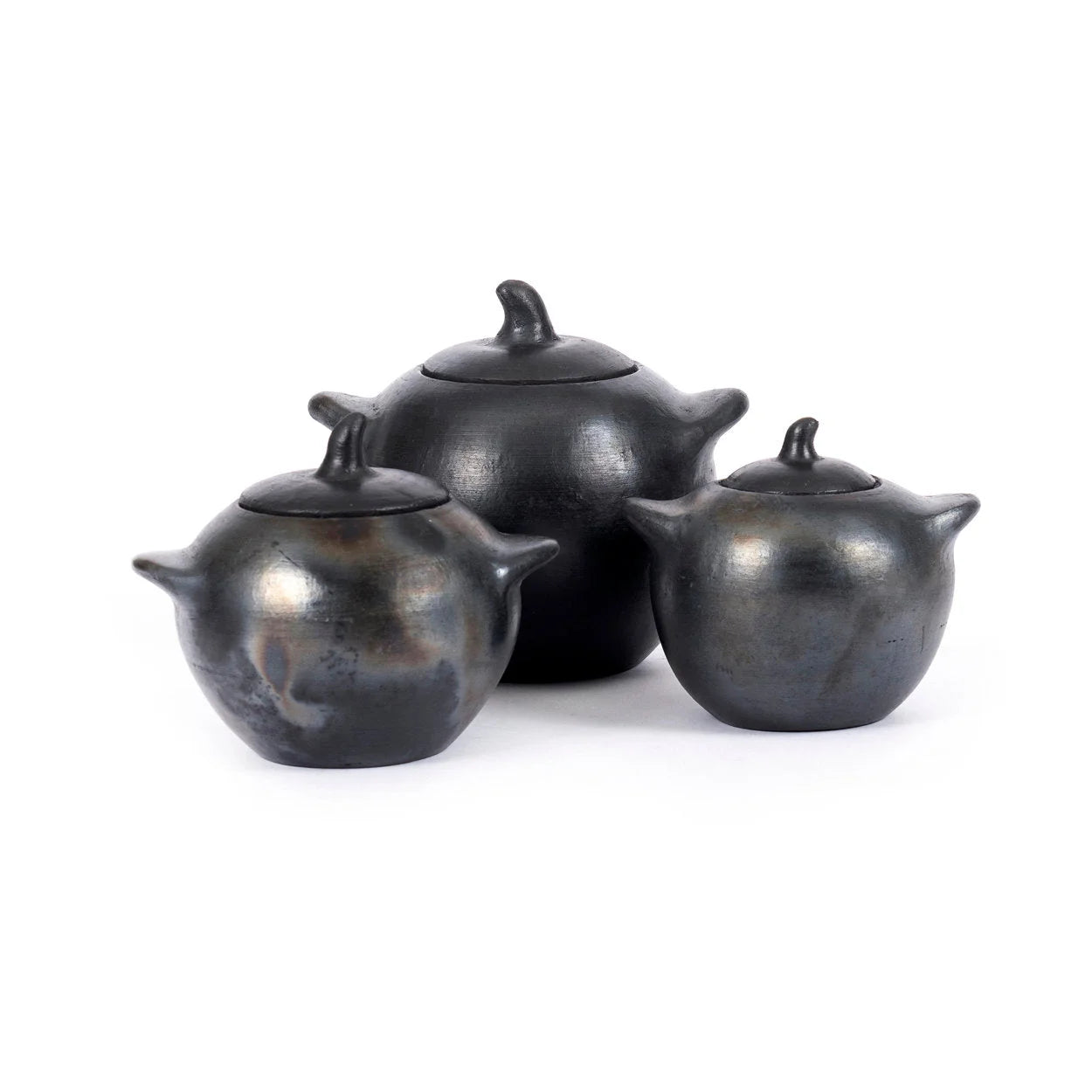 Trio de pots artisanaux en terracotta finition noire brute, mats et arrondis