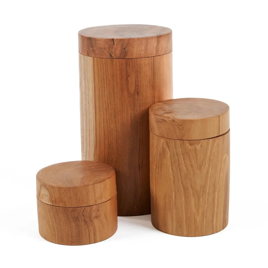 Trois contenants cylindriques en bois de teck pour la décoration ou le rangement
