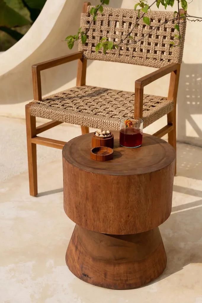 Table d’appoint en racine de teck naturelle, design minimaliste et élégant