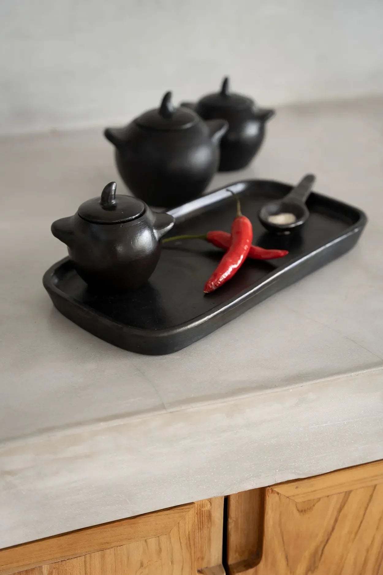 Set de condiments en céramique noir brûlé fait main, 10x7x8 cm