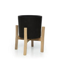 Pot en terre cuite noir sur socle en bois de teck, hauteur 36 cm