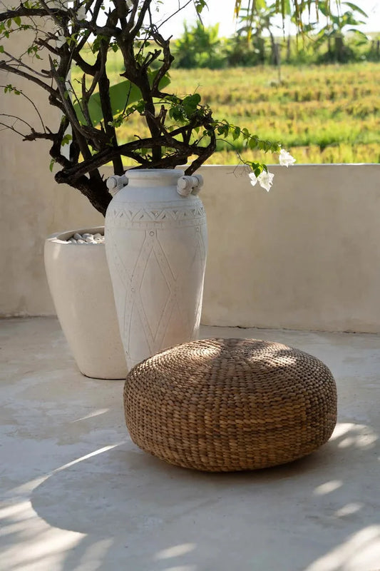 Pouf rond tissé Le pouf jacinthe naturel M, idéal pour ajouter du confort
