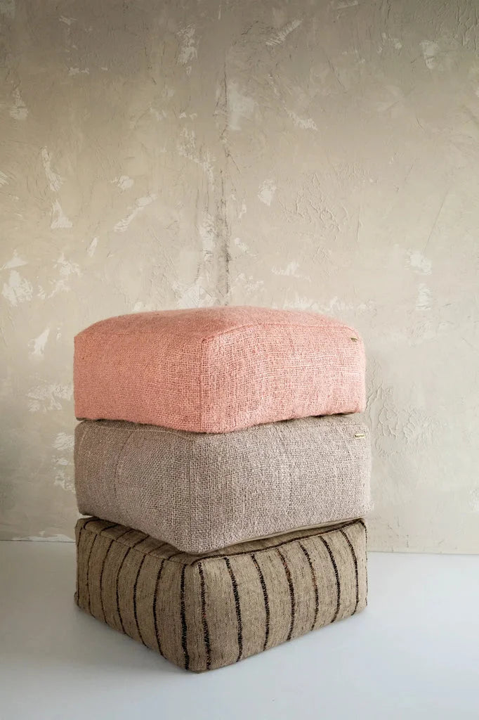 Poufs carrés empilés du produit Le pouf Oh My Gee - Beige Noir